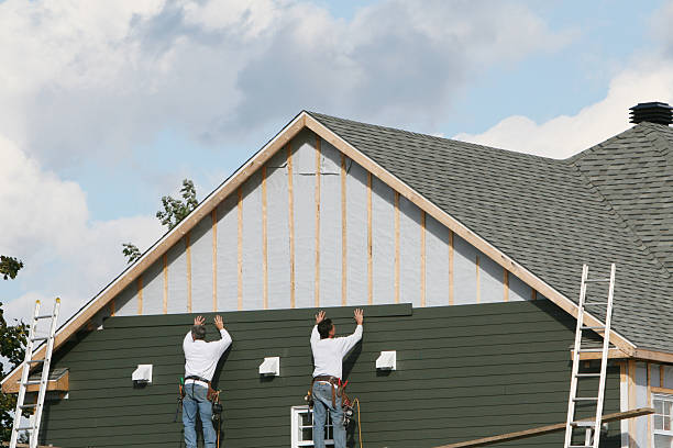 Professional Siding Contractor technician working in Cortland, IL